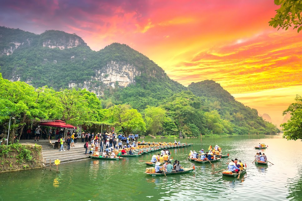 Tam Cốc – Bích Động: Tuyệt Tác Non Nước Giữa Lòng Ninh Bình